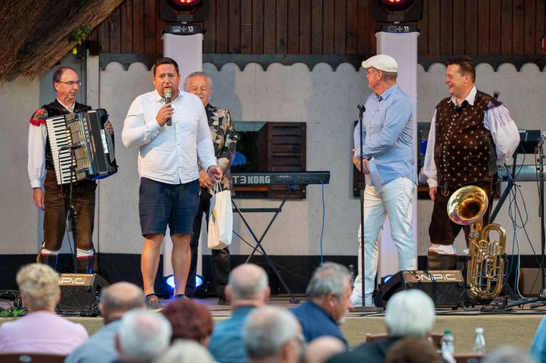 glasbeno-dozivetje-pod-krosnjami, beltinci, alfi-nipic, ansambel-kunstosi