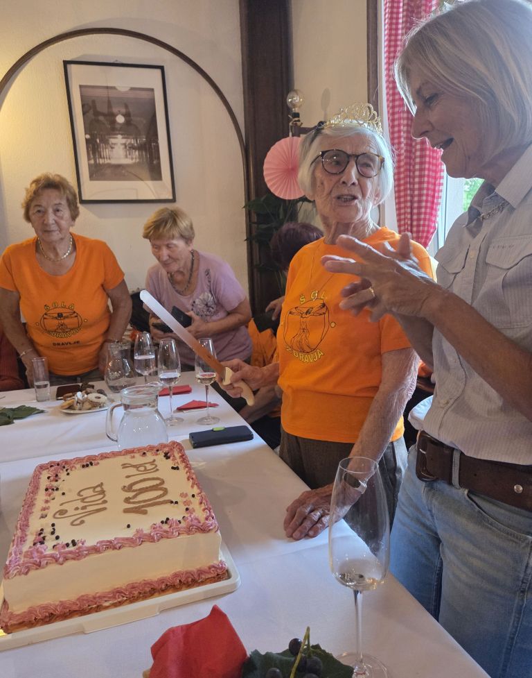 torta za 100-letno slavljenko.jpg