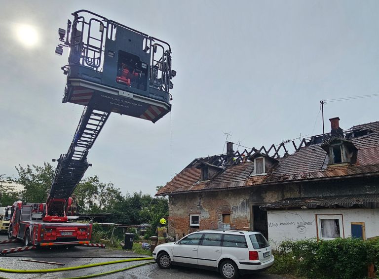 pozar, maribor, vecstanovanjska-hisa, gasilci, intervencija