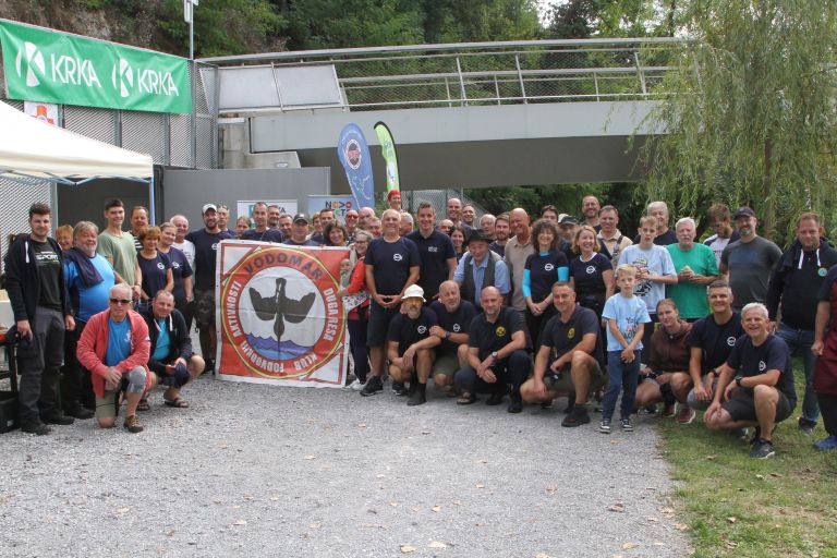 kpa-novo-mesto, ekoloska-akcija-potapljacev, reka-krka