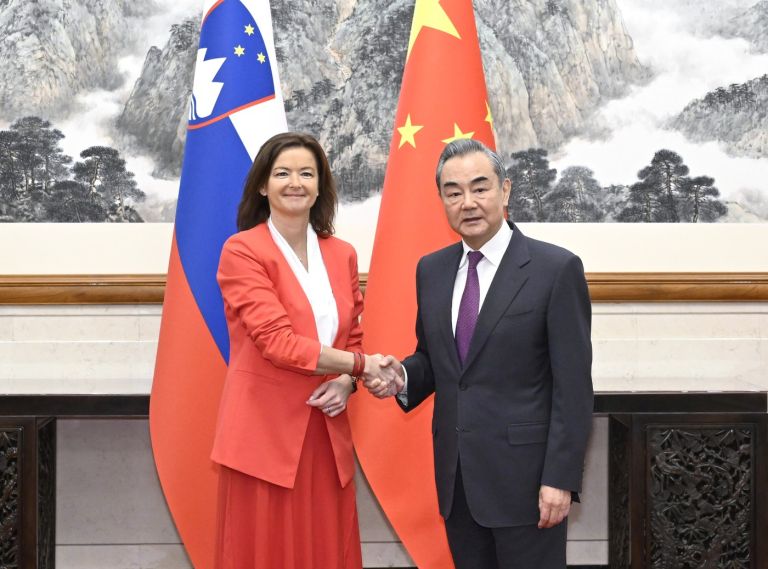 kitajski zunanji minister Wang Yi Tanja Fajon