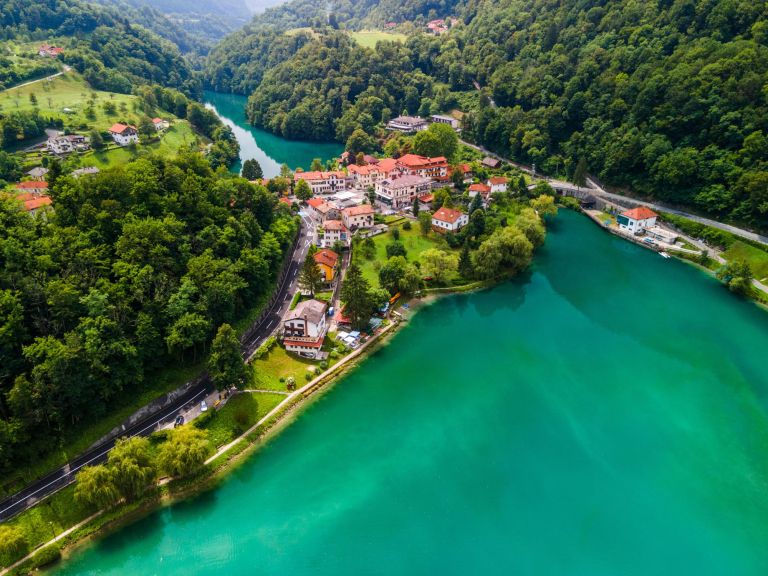 soca2 jezero.jpg