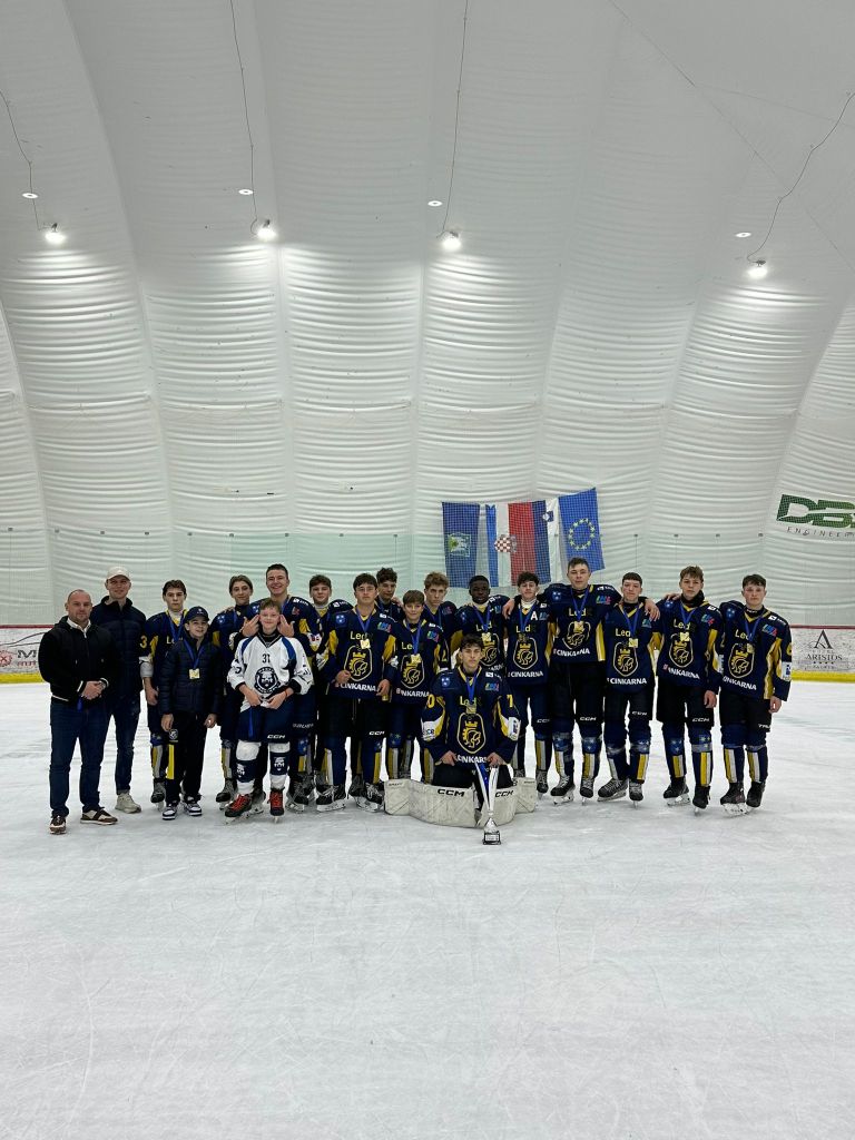 hokej celjeU17zagreb25.jpg