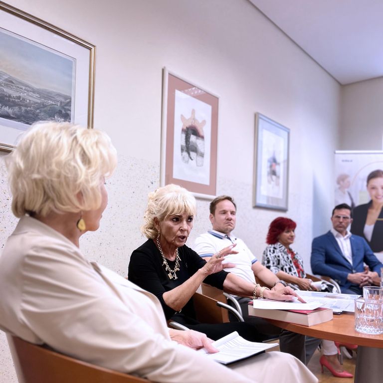 permisivna Utrinek pogovora z okrogle mize med Jasno Dominko Baloh in dr. Leonido Zalokar..jpg