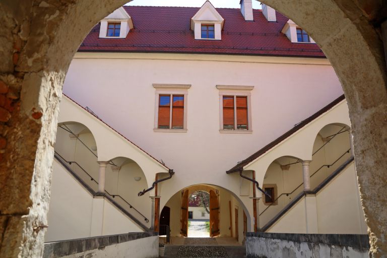 Grad Negova