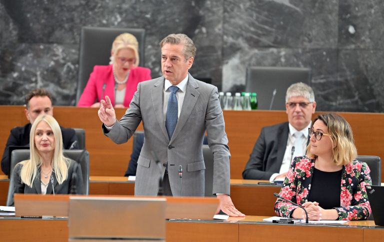 golob parlament.JPG