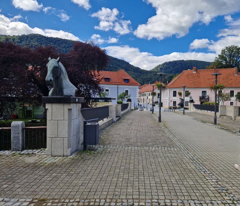 po-poteh-alme-karlin-in-ivana-minattija
