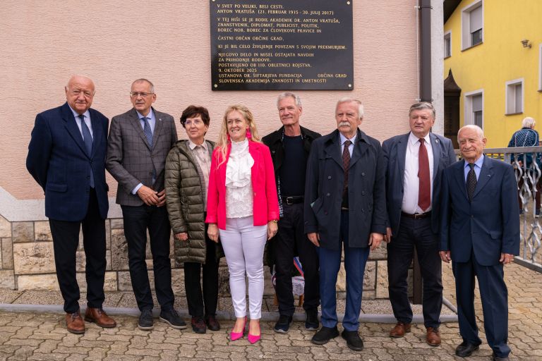 anton-vratusa, spominska-plosca, dolnji-slaveci-ustanova-dr-siftarjeva-fundacija