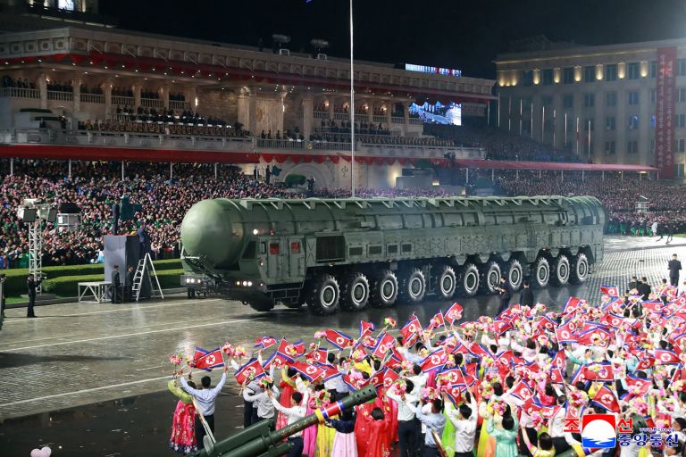 vojaska-parada, severna-koreja