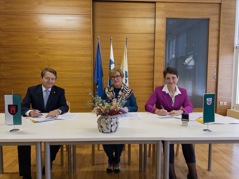 l_7959262025-10-17 - Podpis pogodbe_Zakon o dolgotrajni oskrbi 11.jpg