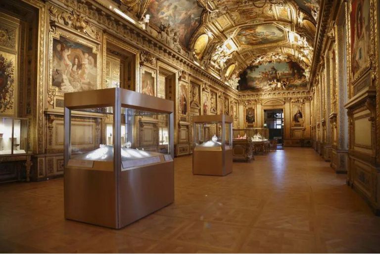 louvre, kraja