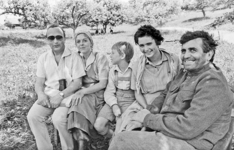 kulak Utrinek Polde, Urška, Matjaž, Milena in režiser foto Dragiša Modrinjak, Večer.jpg