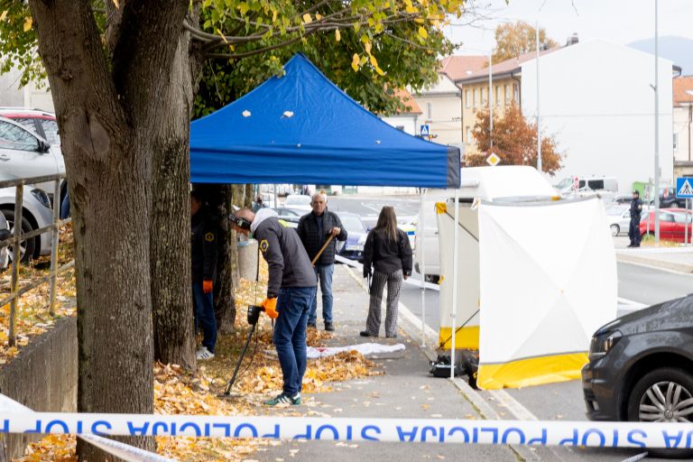 pivka-policija-trak-mrtva-oseba