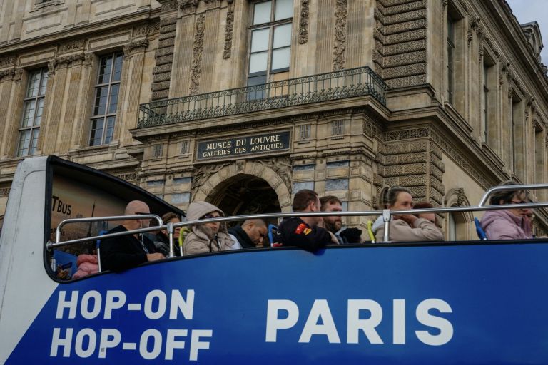 pariz, louvre.jpg