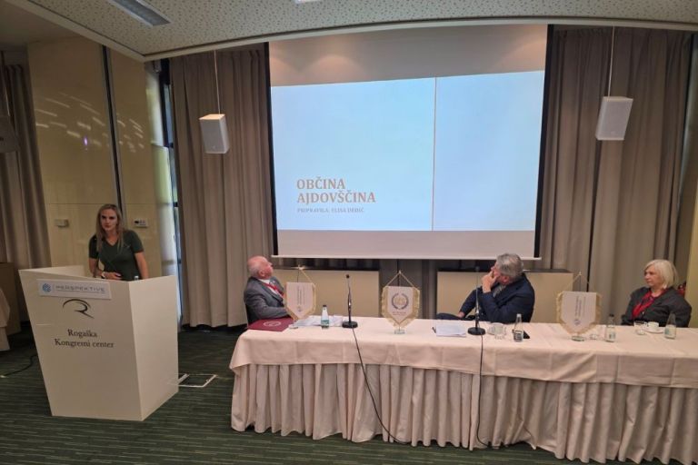 SKP Slovenija - predstavitev slovenskih obcin, prejemnic nagrade Globallocal, foto Zorna Remic.jpg