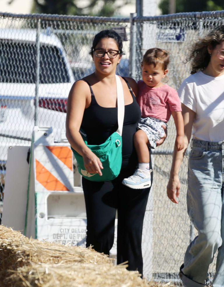 gina rodriguez 1.jpg