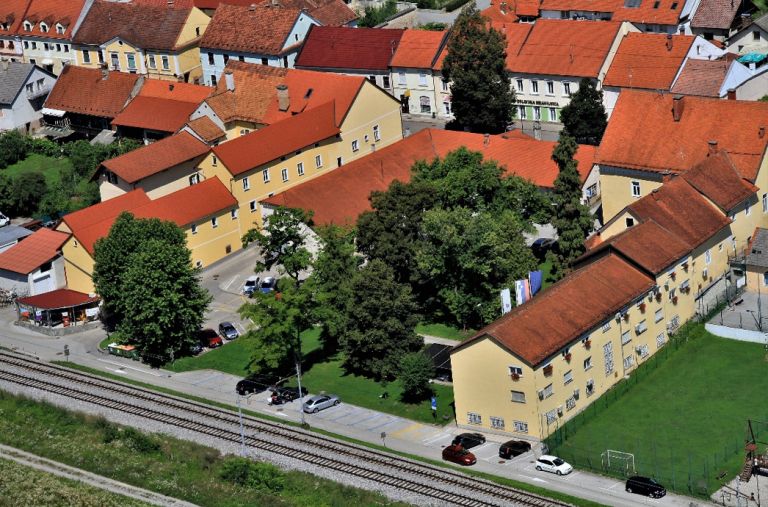 trški dvorec.png
