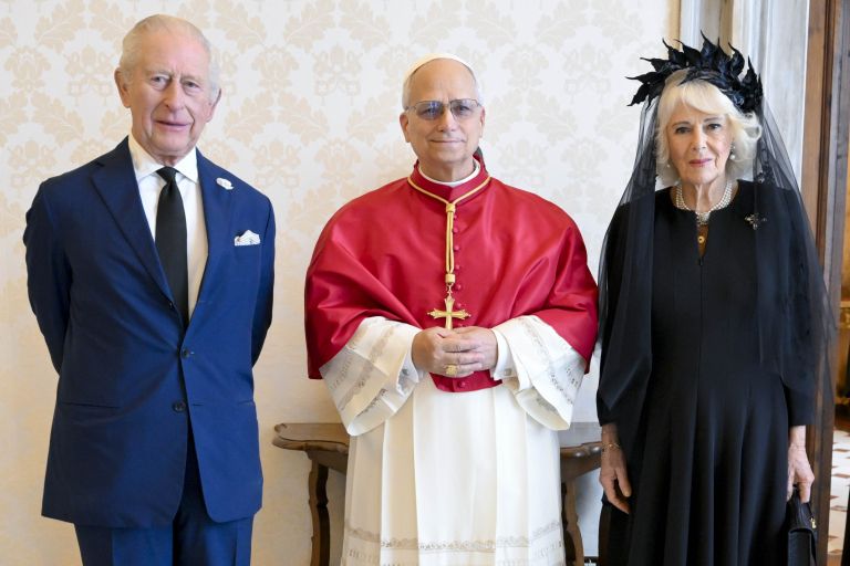 papež Leon XVI, kralj Karel, kraljica Camilla.jpg