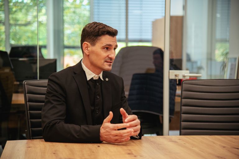 aleksander-erniša, evengeličanski-škof, evengeličanska-cerkev