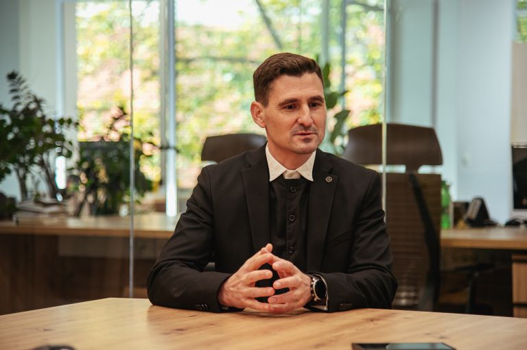 aleksander-erniša, evengeličanski-škof, evengeličanska-cerkev