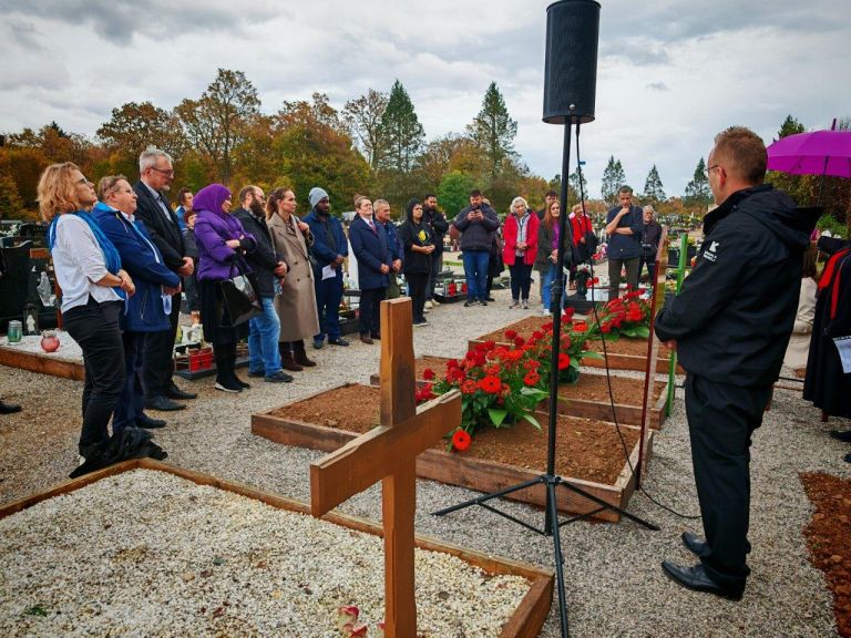 spomenik-migrantom, vojna-vas