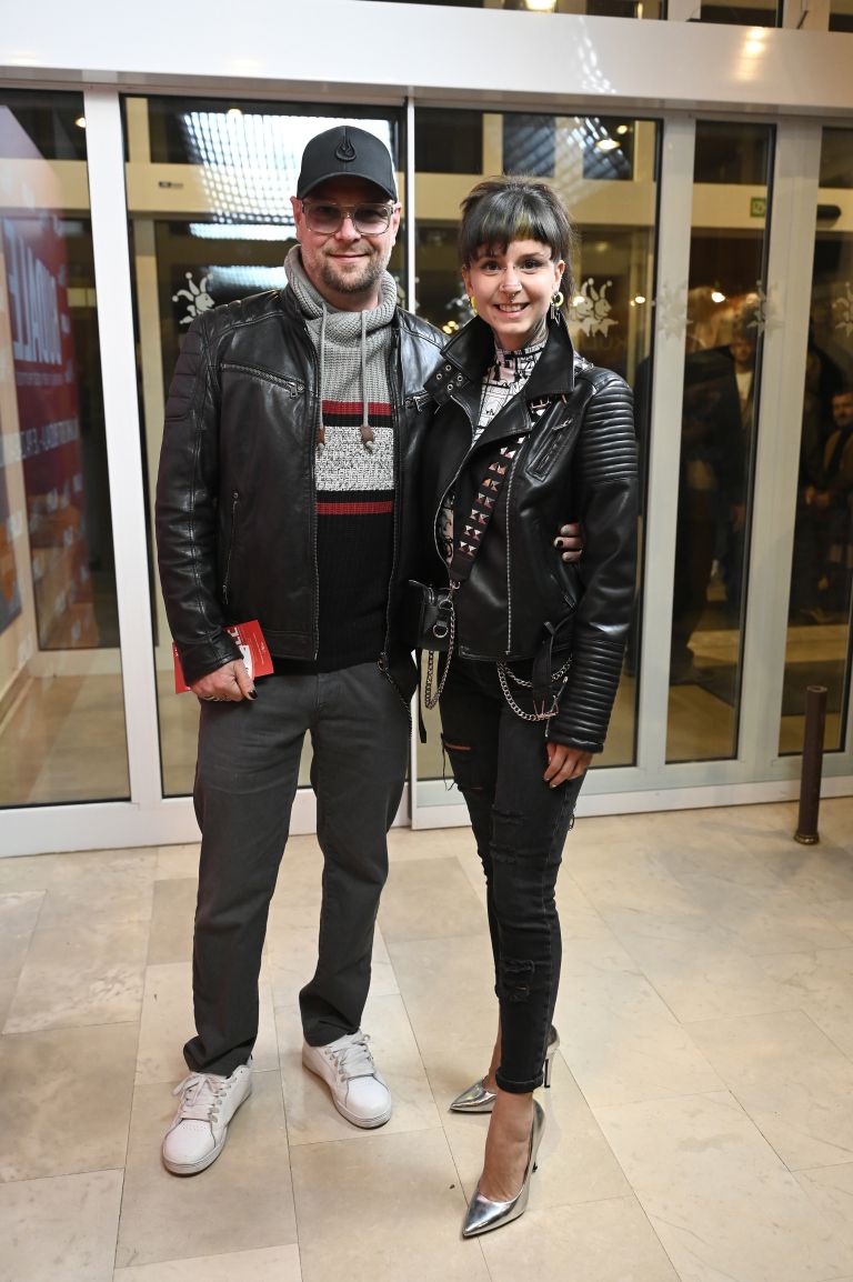 Tomi Meglič, Casie Kegan