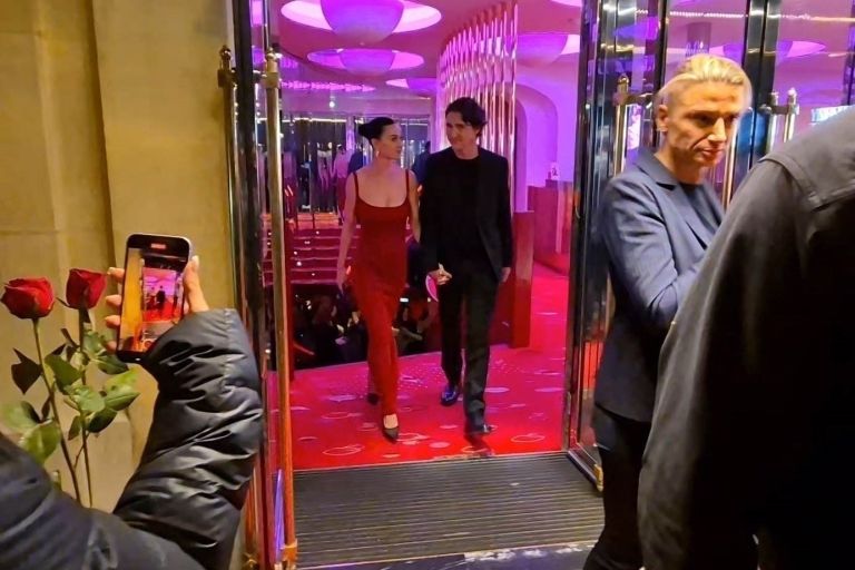 Katy Perry in Justin Trudeau (1).jpg