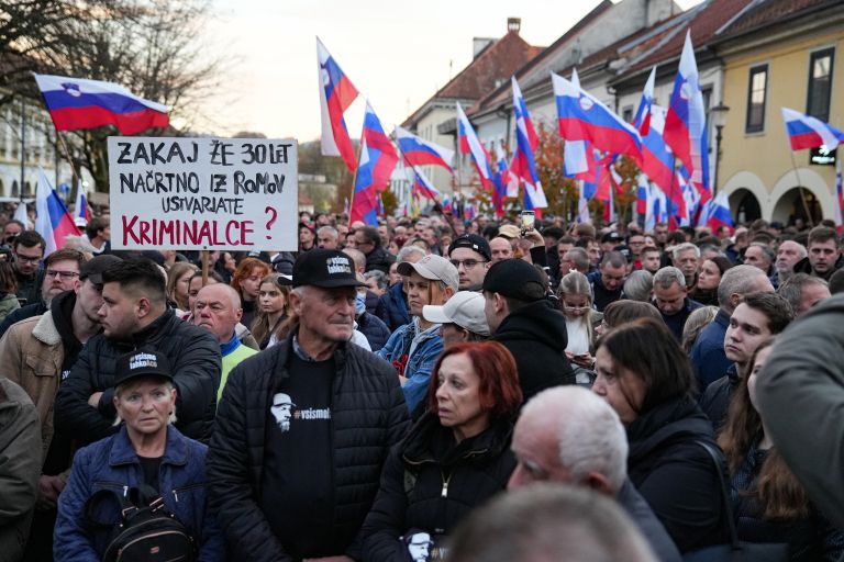 protest novo mesto romi.jpg