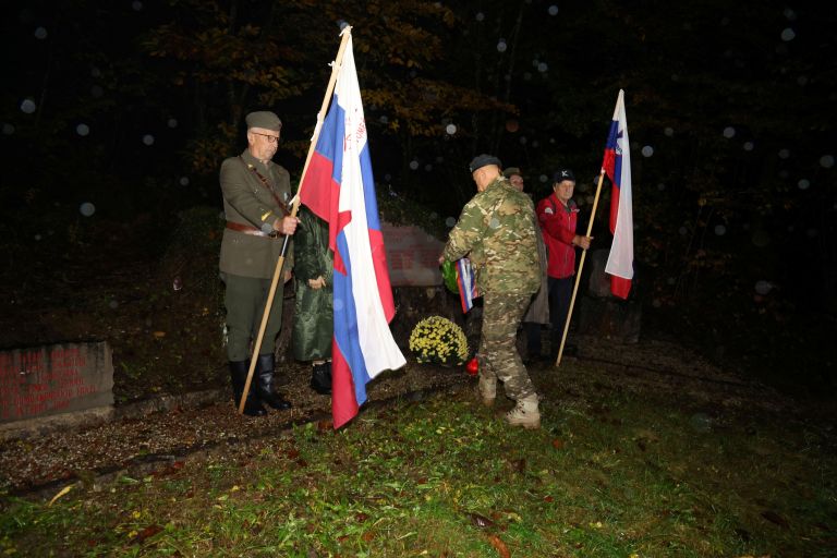 5_Polaganje venca pri spomeniku na Frati.JPG
