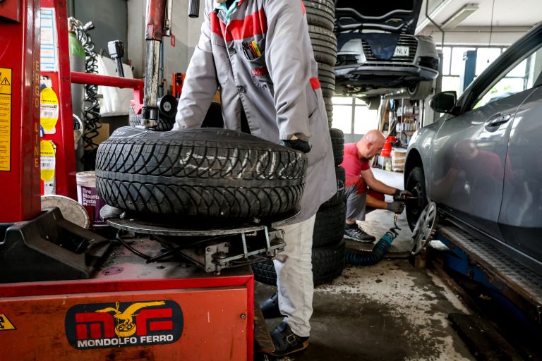 vulkanizer, zimska pnevmatika, montaža