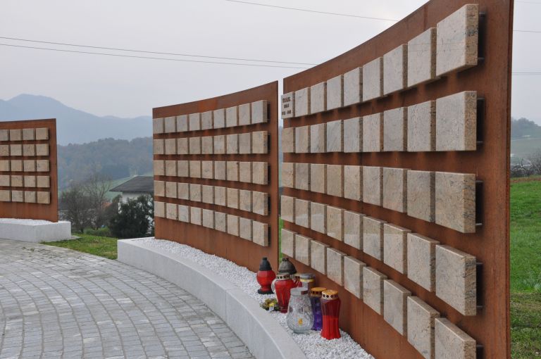 pokopalisce-sentjur, raztros-pepela, grobnine