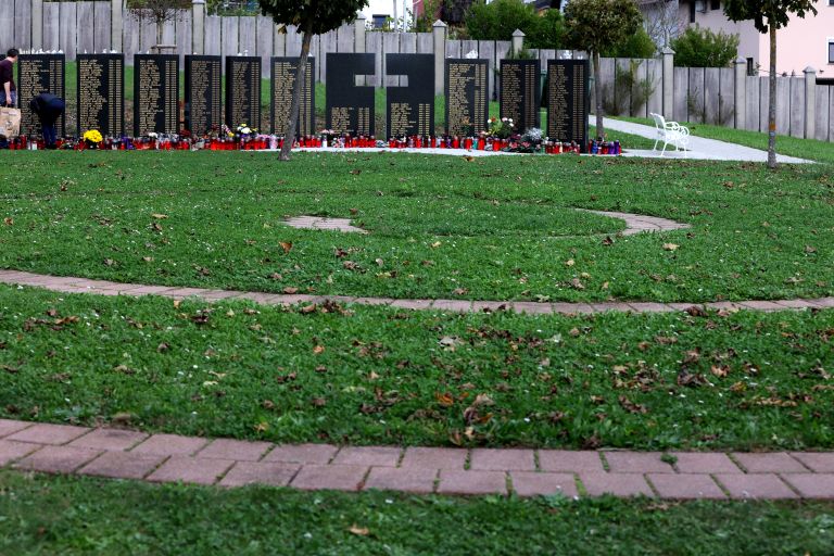 pokopalisce-sentjur, raztros-pepela, grobnine