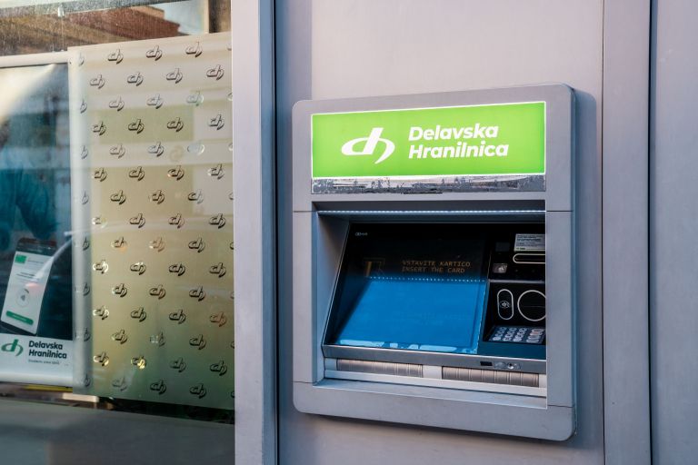 bankomat, delavska hranilnica.jpg