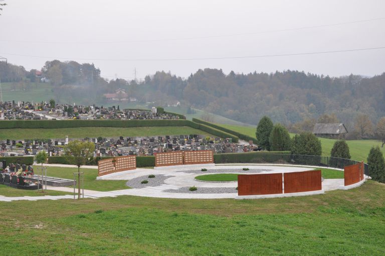 pokopalisce-sentjur, raztros-pepela, grobnine