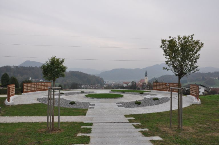 pokopalisce-sentjur, raztros-pepela, grobnine