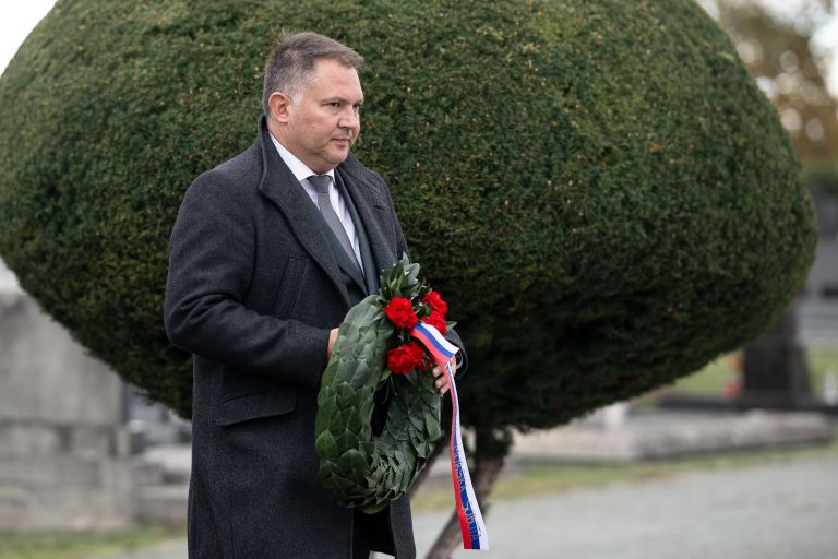 zalna-slovesnost, zalna-slovesnost-moms-pred-dnevom-spomina-na-mrtve, moms