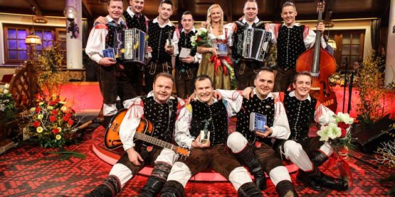 Vrača se Slovenska polka in valček