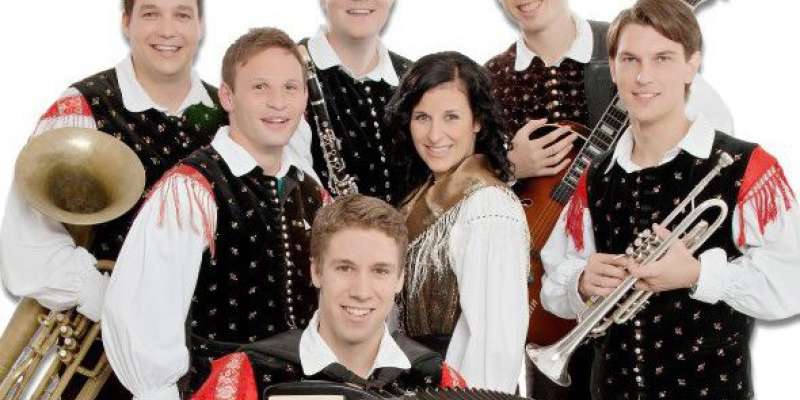 Ansambel Saša Avsenika s skladbo Bi bla moja na lestvici najbolj predvajanih!