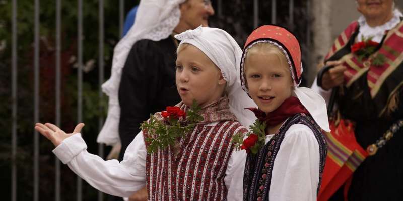 FOTO: Narodne noše zavzele Kamnik