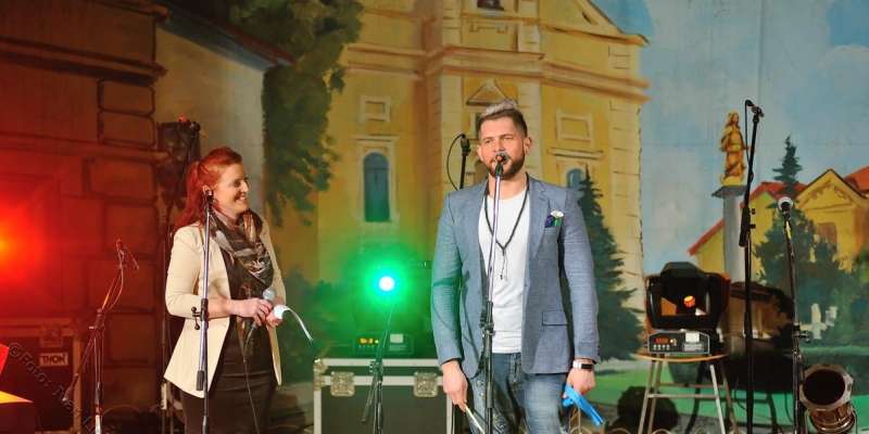 FOTO: Dobrodelni koncert v Preboldu poln falotov!