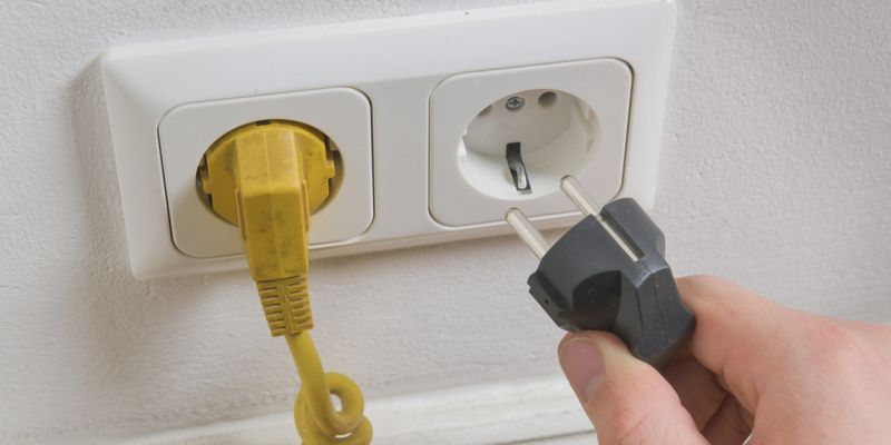 elektrika, vtičnica, stikalo.jpg