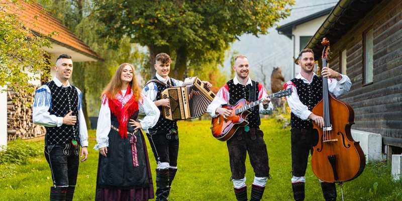 Prebrisani muzikanti preoblekli Burnikovo vižo