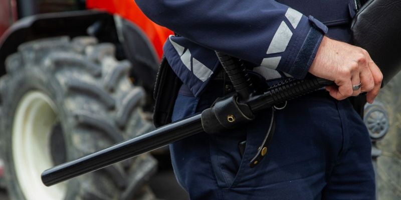 policija pendrek MV.jpeg