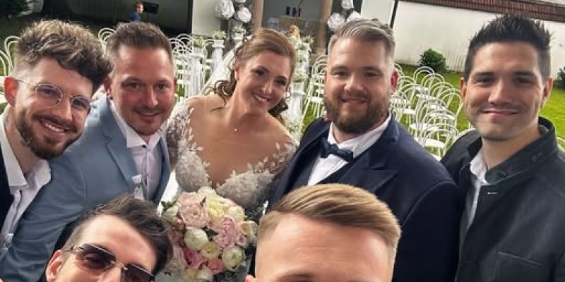 Poskočni Martin Juhart je skočil pred oltar! Blaž Švab v vlogi priče.