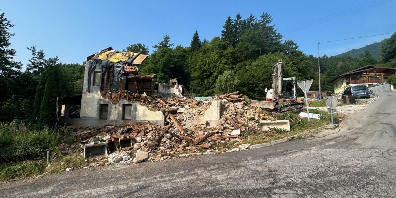 Cesta pokopališče rušenje.jpg