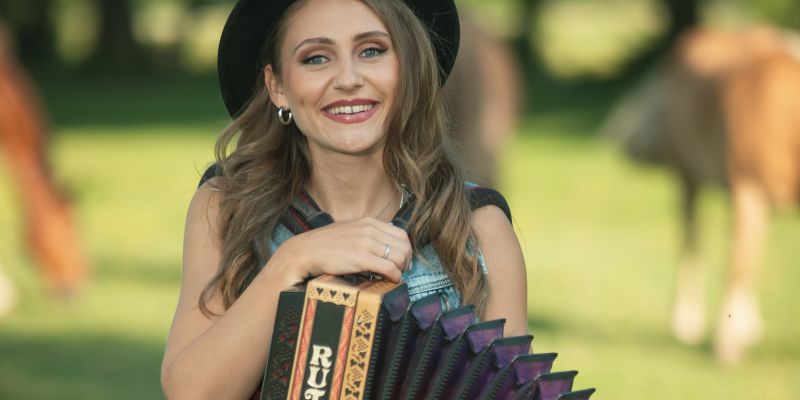 Tjaša Božič: "Kaj mi torbica bo Guči, rajš na polko me zasuči!"