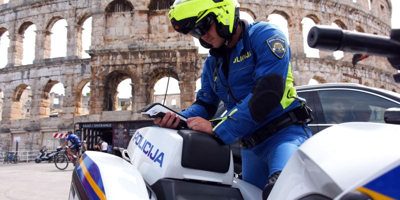 policija pulj.jpg