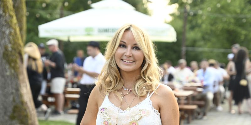 Fotografija Saše Lendero zgoraj brez razgrela sledilce