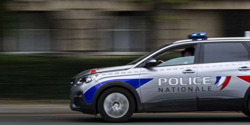 pariz policijski avto.jpg
