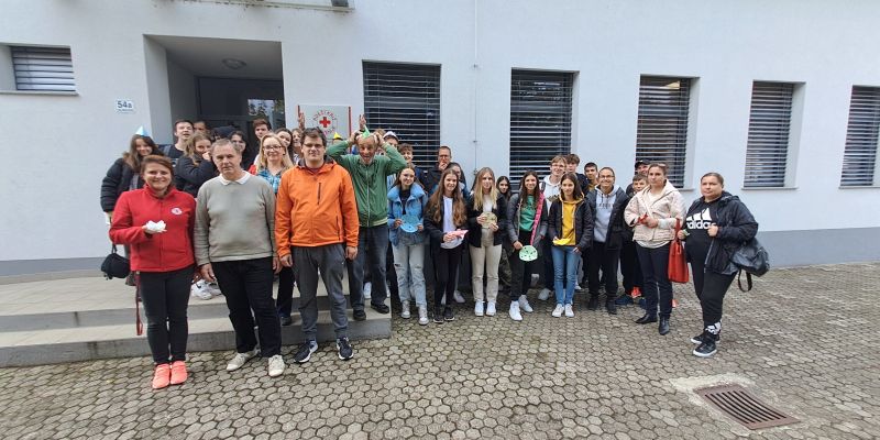 Druženje uporabnikov z mladimi prostovoljci.jpg